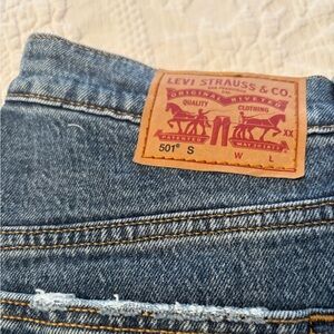 LEVI’S 501s Size 27/28 (NWOT)